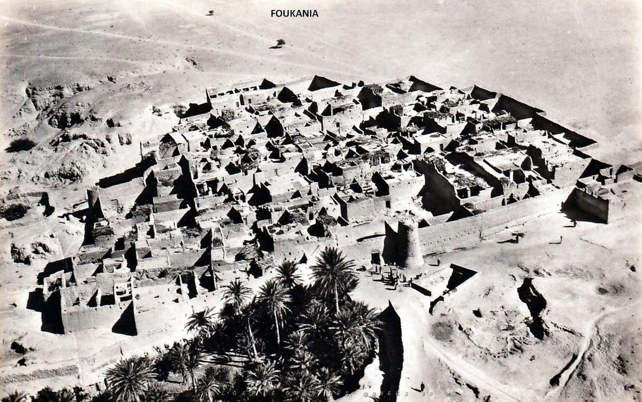 Foukania - Un des 5 Oasis de la Saoura avec Taghit - Vue aerienne.jpg